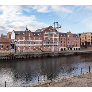 Riverside Apt - Heart Of The I Pass The Keys York